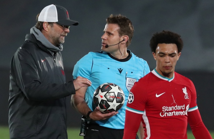 字母哥：我跟詹姆斯要了球衣！我永远敬仰詹姆斯