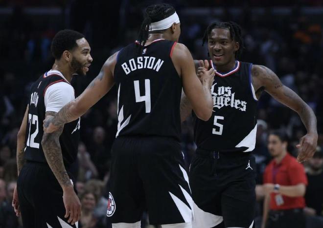 卡牌游戏竞技与休闲双模式解析