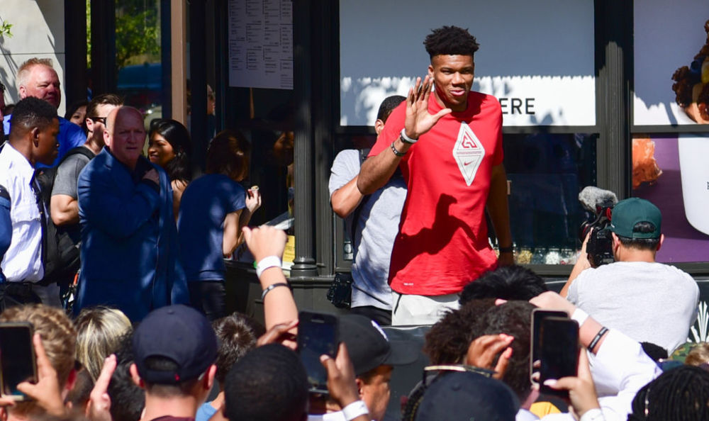 米兰助教兰杜奇称莱奥内收肌受伤明日检查