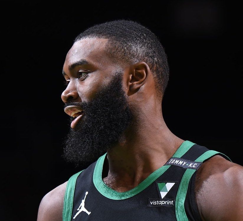 费城人队史派克（Rhys Hoskins）在分区赛击出本垒打后的“摔棒”动作成经典