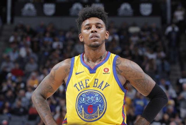 为什么主审会在比赛进行中频繁更换比赛用球以确保比赛的公平