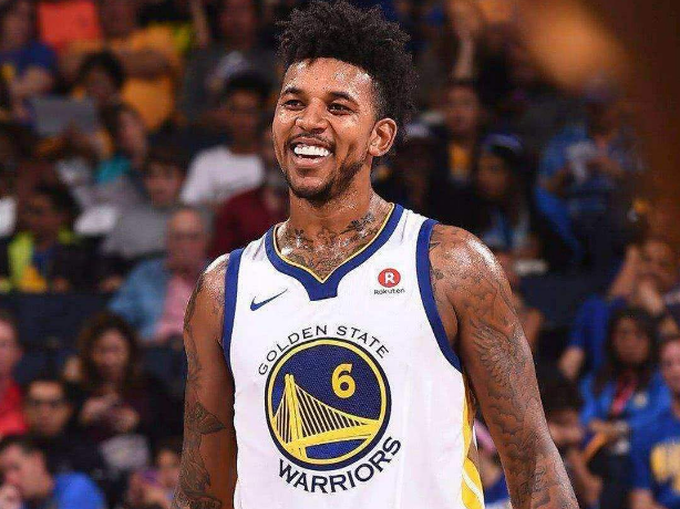 JDG首秀被零封，队友都在C，只有无畏在梦游，买来AG四人都带不动！