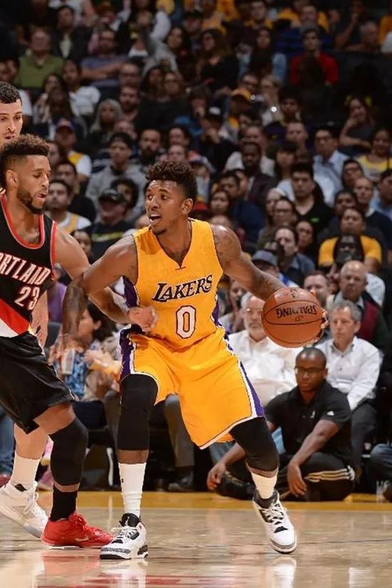 3中卫体系彻底失败！阿莫林让曼联掉出豪门之列，下课是咎由自取