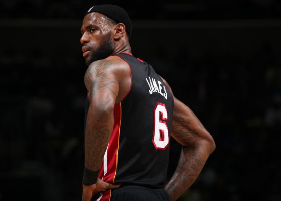 快问快答：C罗倒钩进球。