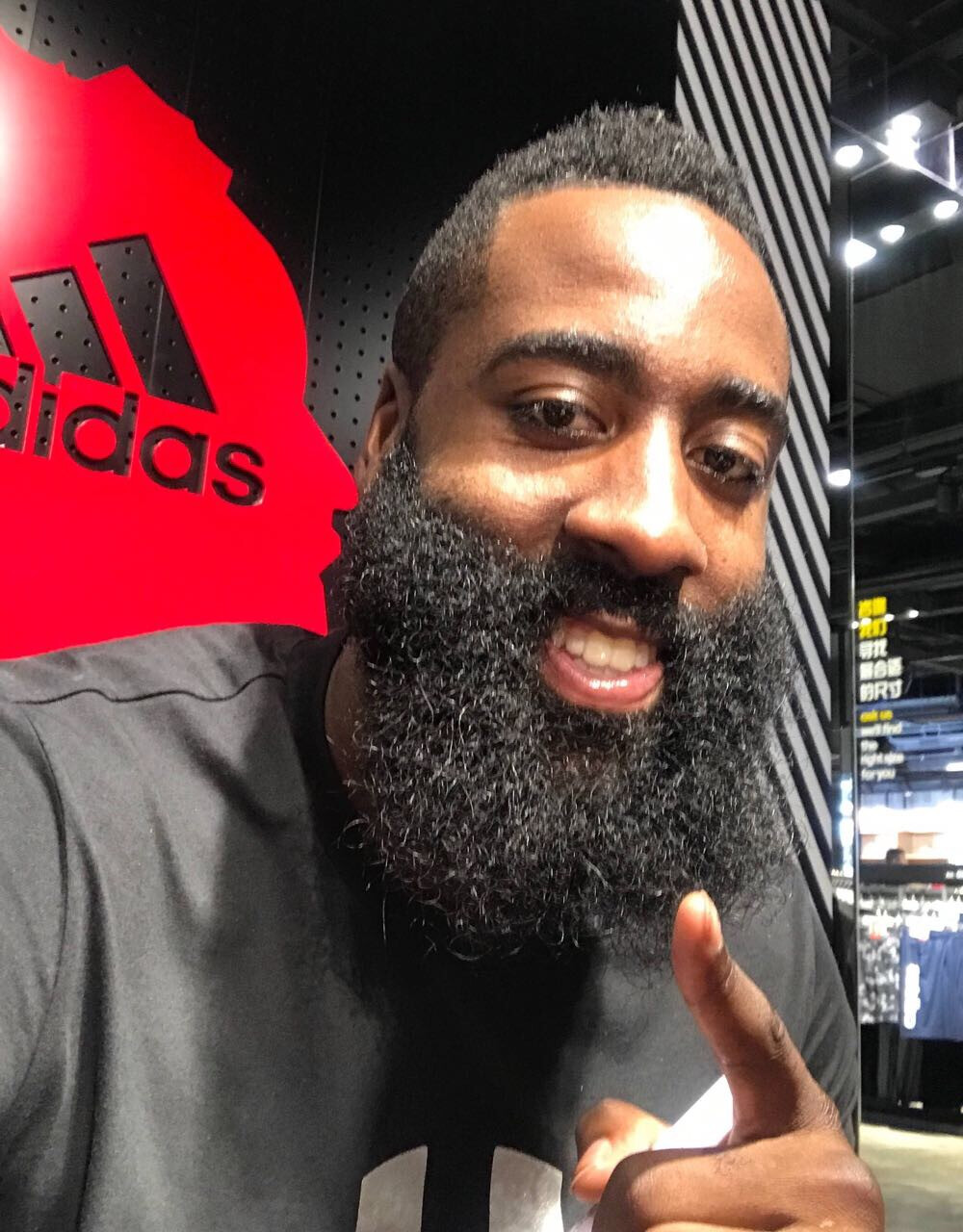 特雷·杨正式加盟华盛顿奇才，八年老鹰生涯画上句号