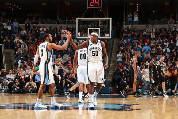 欧冠赛场精彩瞬间：巴萨主场2-0取胜,